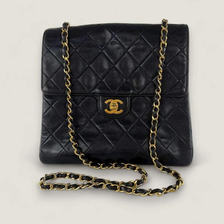 Chanel vintage Matelasse schoudertas lamsleer, Handtassen en Accessoires, Tassen | Schoudertassen, Gebruikt, Overige merken, Blauw