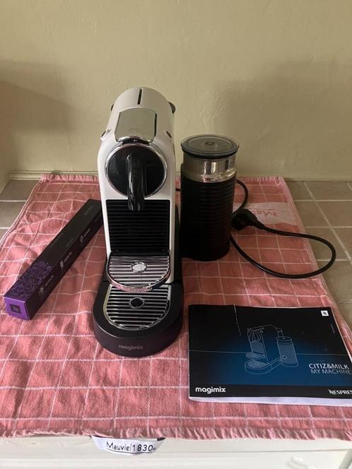 Nespresso CitiZ & Milk M196 Blanc, Elektronische apparatuur, Koffiezetapparaten, Zo goed als nieuw, Koffiepads en cups, Koffiemachine
