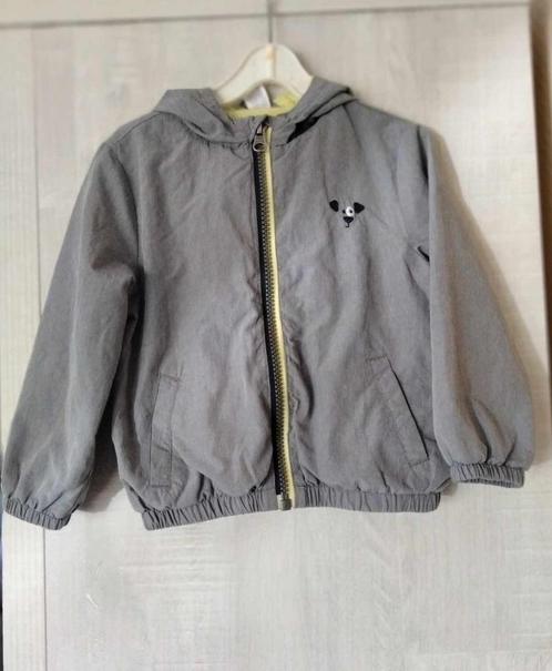 grijze windjack / jas met kap maat 74 - 80, Kinderen en Baby's, Babykleding | Maat 74, Zo goed als nieuw, Jongetje, Jasje, Ophalen of Verzenden