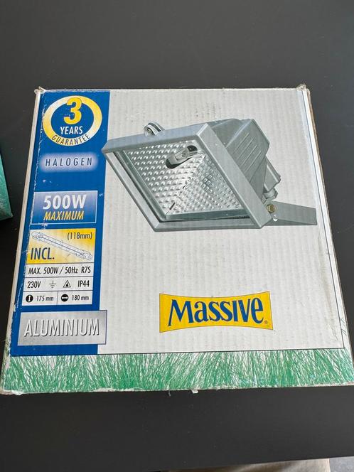 Massive Halogeenspot 500W IP44 nieuw, Huis en Inrichting, Lampen | Spots, Nieuw, Plafondspot of Wandspot, Metaal of Aluminium