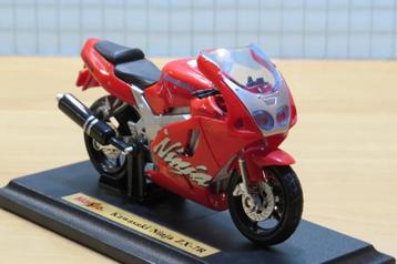 Kawasaki ZX-7R rd. 1:18 los beschikbaar voor biedingen