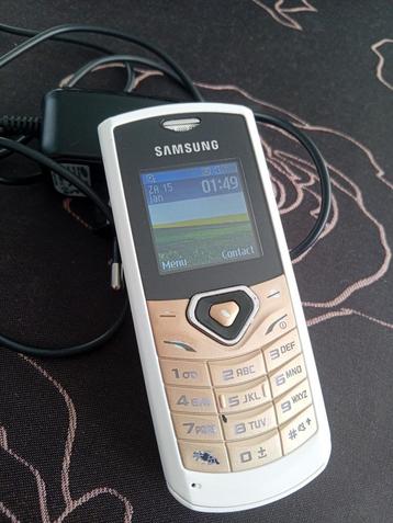 MOET NU WEG!! NOSTALGISCHE SAMSUNG E1170 WIT TELEFOONTJE beschikbaar voor biedingen