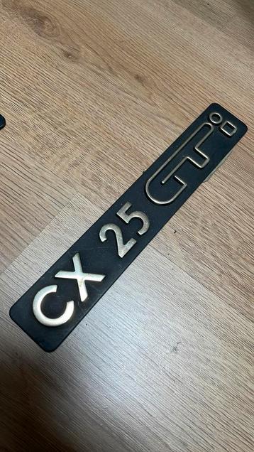 Emblèmes métalliques de la Citroën CX 25 GTI