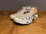 Nike Air Max Plus Tn Wit/Oranje/Blauw — Maat 43, Kleding | Heren, Schoenen, Wit, Nike, Ophalen of Verzenden, Zo goed als nieuw
