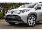 Toyota Aygo Cross X play/Comfort Pack, Euro 6, Handgeschakeld, 5 deurs, Zilver of Grijs