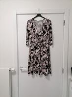 Cache-cœur jurk met roze en grijs motief, mt M/L, Kleding | Dames, Jurken, Ophalen of Verzenden, Zo goed als nieuw, Maat 38/40 (M)