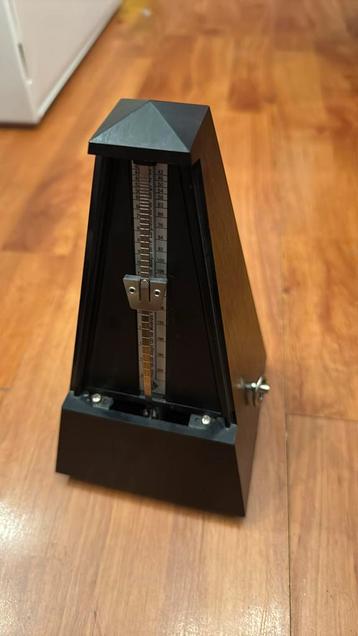 Wittner vintage mechanische zwarte metronoom beschikbaar voor biedingen