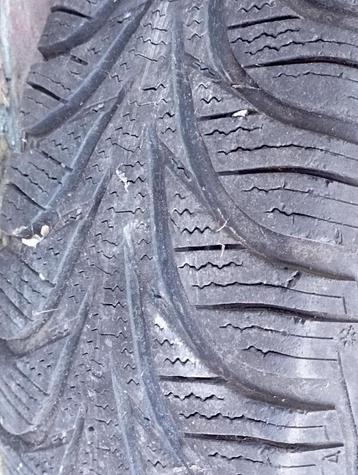 1 Goodyear 175/70R14 84Q band (zeer goede staat) + 1 velg  beschikbaar voor biedingen