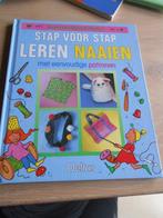Stap voor Stap Leren naaien, met eenvoudige patronen, Livres, Loisirs & Temps libre, Convient aux enfants, Comme neuf, Enlèvement ou Envoi