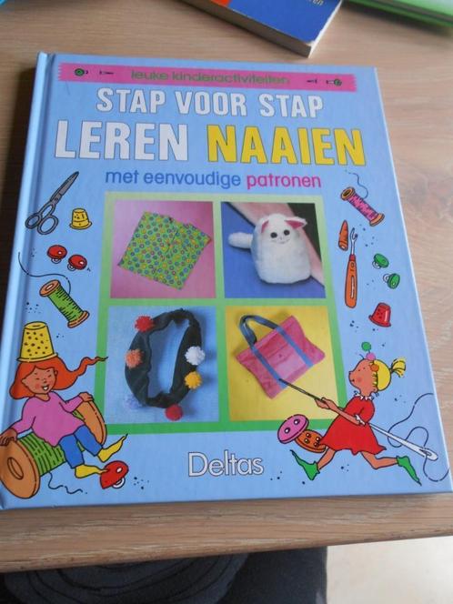 Stap voor Stap Leren naaien, met eenvoudige patronen, Livres, Loisirs & Temps libre, Comme neuf, Broderie ou Couture, Convient aux enfants