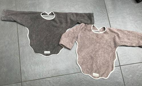 Nr: 161: Slabbetjes met mouwen KOEKA grijs, Kinderen en Baby's, Babyvoeding en Toebehoren, Zo goed als nieuw, Overige typen, Ophalen of Verzenden