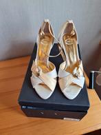 Witte cavalli zomer sandalen maat 38, Wit, Zo goed als nieuw, Roberto Cavalli, Sandalen of Muiltjes