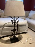 Prachtige lamp, smeedwerk hoogte 42 cm + 26 cm lampenkap, Huis en Inrichting, Ophalen of Verzenden, Metaal, Minder dan 100 cm