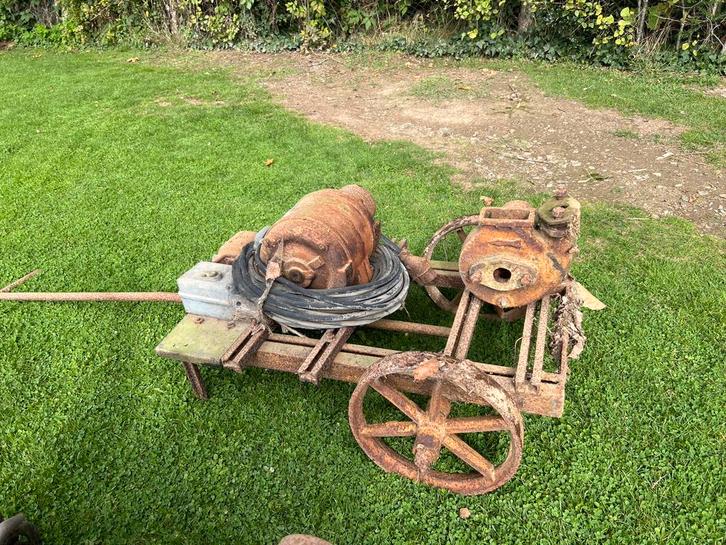 Ancien moteur électrique sur chariot style industriel, Antiquités & Art, Curiosités & Brocante, Enlèvement