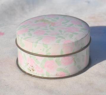 petite boite ronde en metal  beschikbaar voor biedingen