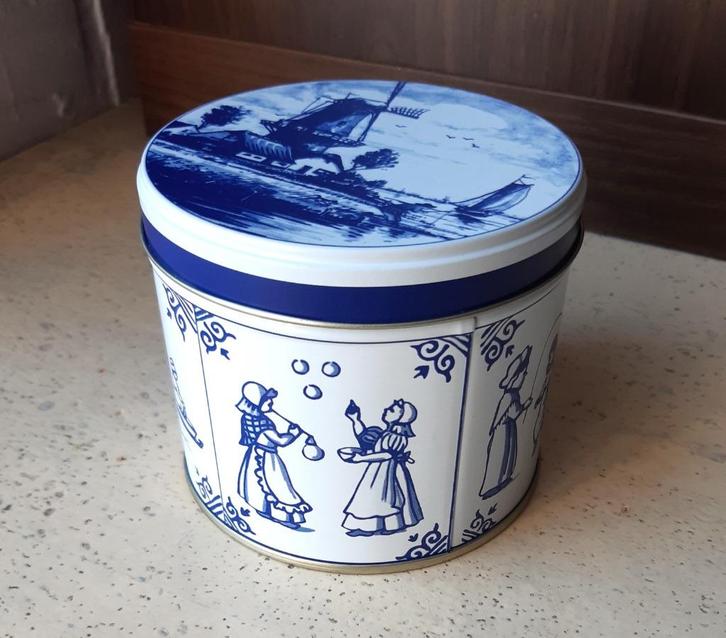 Ronde blikken doos wit en blauw molen, spelende kinderen, Verzamelen, Blikken, Zo goed als nieuw, Ophalen of Verzenden