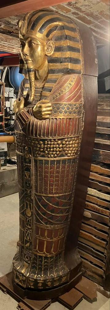 Egyptische sarcofaag beschikbaar voor biedingen