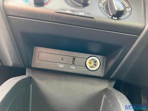 SKODA FABIA 3 aux usb aansluiting 12v aansteker 2014-2021, Auto-onderdelen, Elektronica en Kabels, Skoda, Gebruikt
