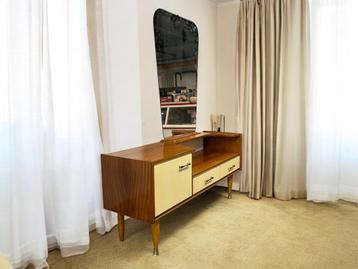 vintage lage kast met spiegel beschikbaar voor biedingen