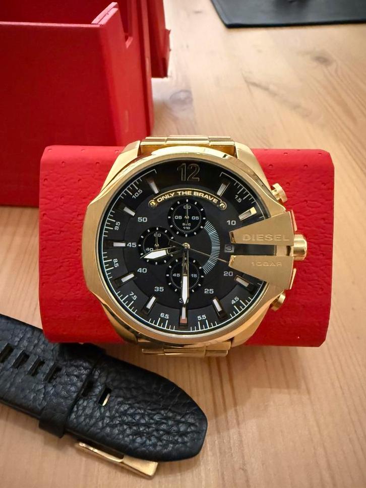 Gouden diesel horloge, Handtassen en Accessoires, Horloges | Heren, Zo goed als nieuw, Ophalen