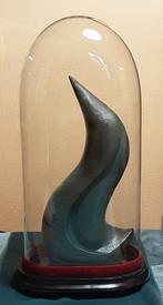 Antieke grote ovale stolp met kunstwerk, Enlèvement