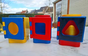 Stapeltoren van kastjes met deurtjes  beschikbaar voor biedingen