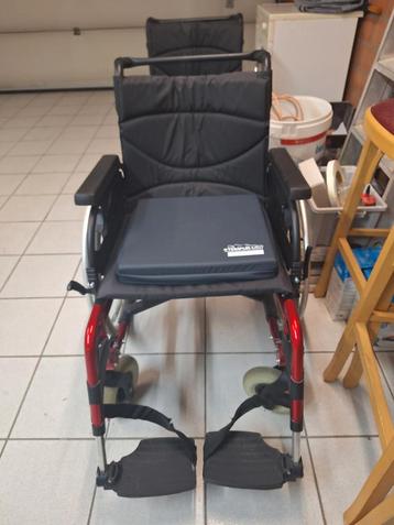 Rolstoel Merk Vermeiren V300 DL 44CM Tempur kussen DUWSTANG 