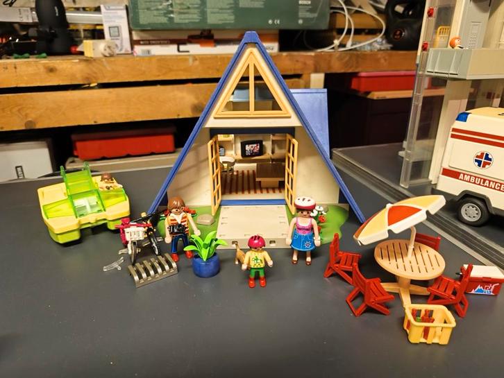 Huis vakantiehuis met trapbootje eerste foto of totaal, Enfants & Bébés, Jouets | Playmobil, Enlèvement