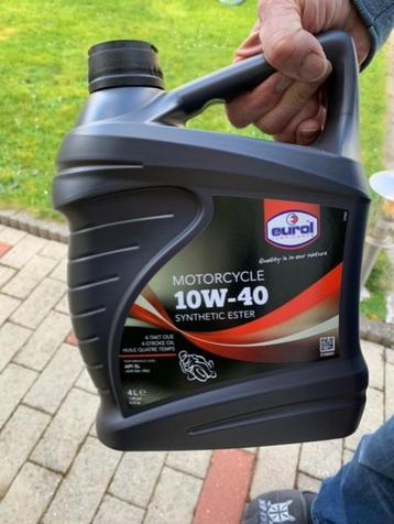 Huile  4 litres moteur moto 10w40 sinthétique