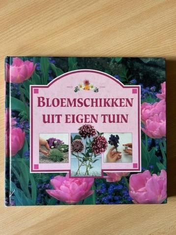 Bloemschikken uit eigen tuin. beschikbaar voor biedingen