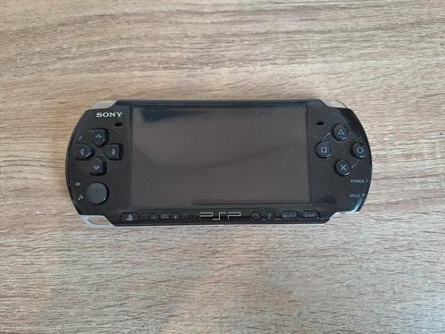 Playstation portable (PSP) 3004 avec les jeux, Games en Spelcomputers, Spelcomputers | Sony PSP, Gebruikt, PSP, Zwart, Met games