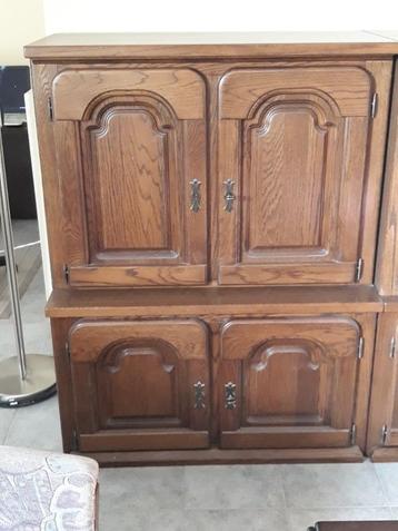 2-delige eikenhouten kast beschikbaar voor biedingen