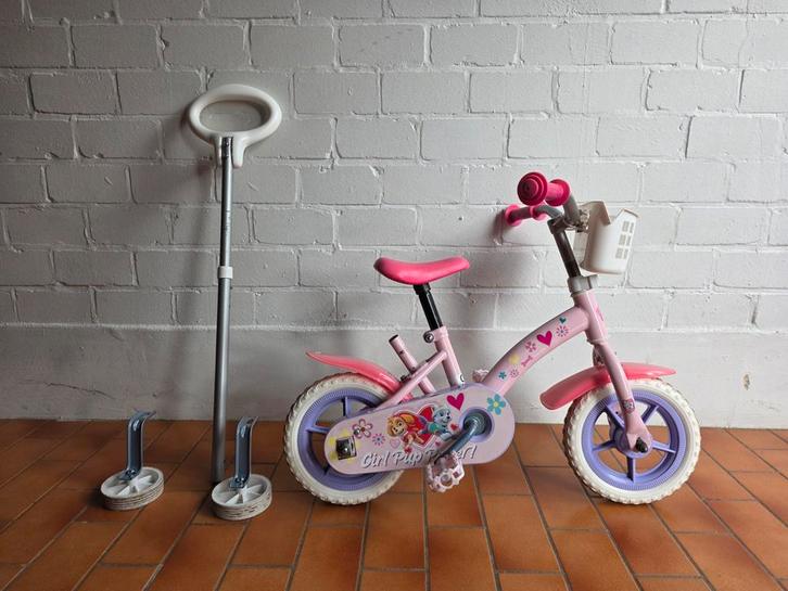 Kinderfietsje perfect om te leren + duwstang + zijwieltjes, Fietsen en Brommers, Fietsen | Kinderfietsjes, Zo goed als nieuw, Zijwieltjes