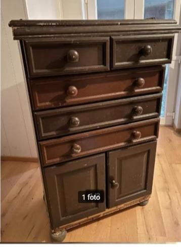 vintage ladenkast beschikbaar voor biedingen
