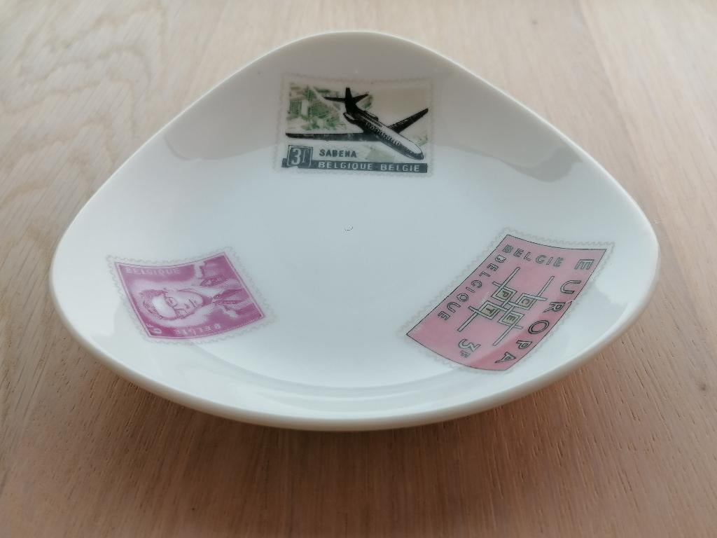 Cendrier Sabena porcelaine Vintage Style Expo 1958-63 Timbre, Collections, Articles de fumeurs, Briquets & Boîtes d'allumettes