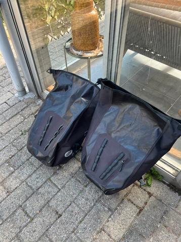 Agu shelter tech Large fietstas, Fietsen en Brommers, Ophalen, Gebruikt