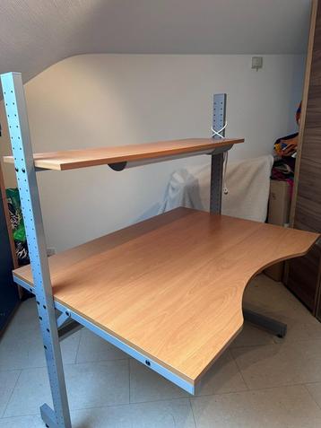Bureau verstelbaar/ Bureau in goede staat 120 x 90 cm beschikbaar voor biedingen