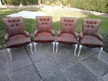 4 landelijke stoelen beschikbaar voor biedingen