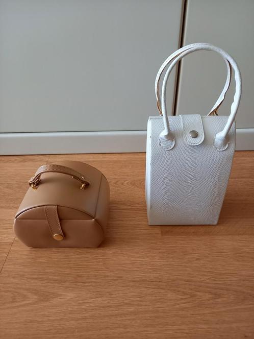 HALLO, WIJ ZIJN 2 SEXY SIERADENKOFFERTJES ❤️🧡💛💚, Handtassen en Accessoires, Beautycases, Wit, Ophalen of Verzenden