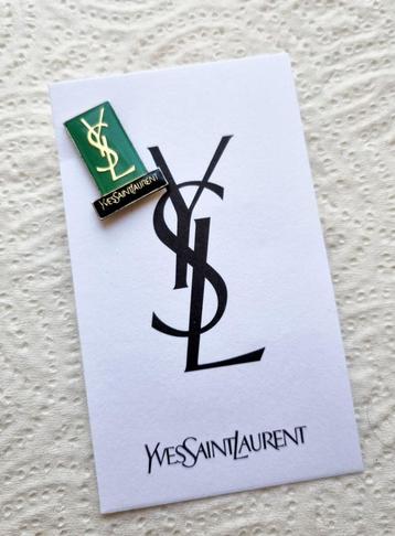 Pins YVES SAINT LAURENT, YSL. Contour et verso argenté