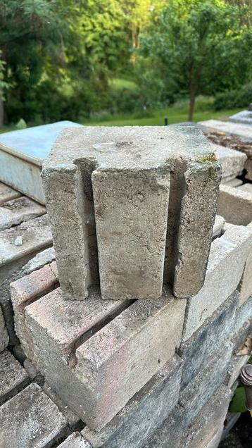 Blocs en béton  beschikbaar voor biedingen