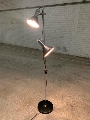 Vloerlamp vintage 70's vloerlamp 2 spots beschikbaar voor biedingen