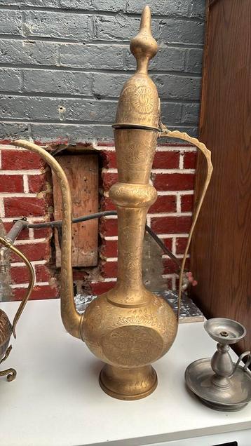 Cruche en cuivre beschikbaar voor biedingen
