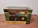 John Deere 3120 met voorlader Schuco, Hobby en Vrije tijd, Modelauto's | 1:32, Ophalen of Verzenden, Nieuw, Tractor of Landbouw