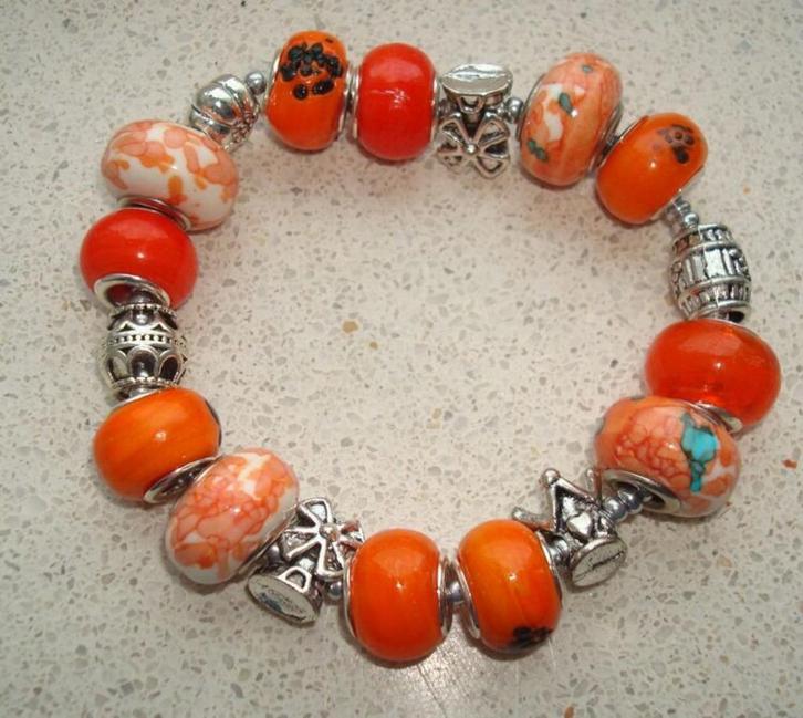 Armband met bedels Oranje - maat naar wens, Handtassen en Accessoires, Armbanden, Nieuw, Elastiek, Oranje, Met bedels of kralen