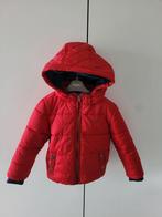 Rode warme jas met afneembare kap maat 104 van Jbcj, Kinderen en Baby's, Kinderkleding | Maat 104, Ophalen of Verzenden, Zo goed als nieuw