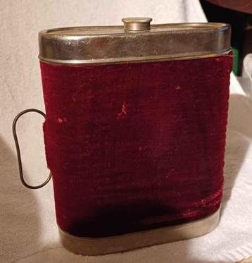 Antieke warmwaterkruik  beschikbaar voor biedingen