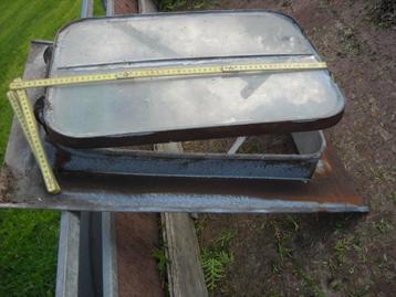 Ancienne lucarne de toiture. beschikbaar voor biedingen