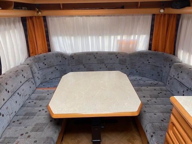 Mooie FENDT caravan, Caravans en Kamperen, Caravans, Particulier, tot en met 4, 1250 - 1500 kg, Rondzit, Fendt, 2 aparte bedden