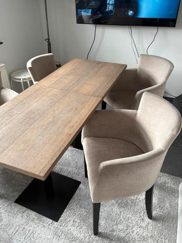 Eettafel + stoelen beschikbaar voor biedingen